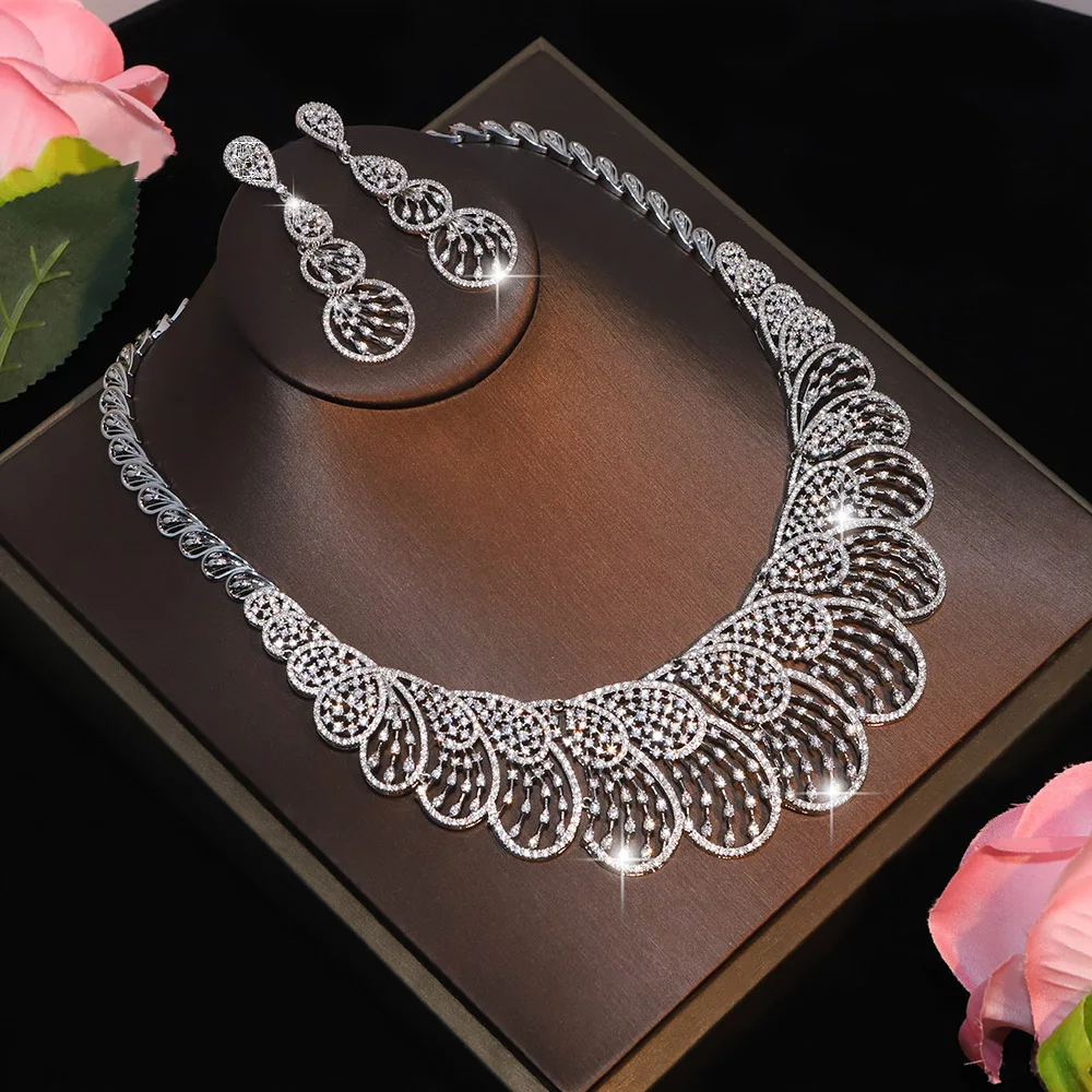 Luxury crystal zircon and multi-layer pearl necklace sets are elegant bridal jewelry for women on wedding occasions