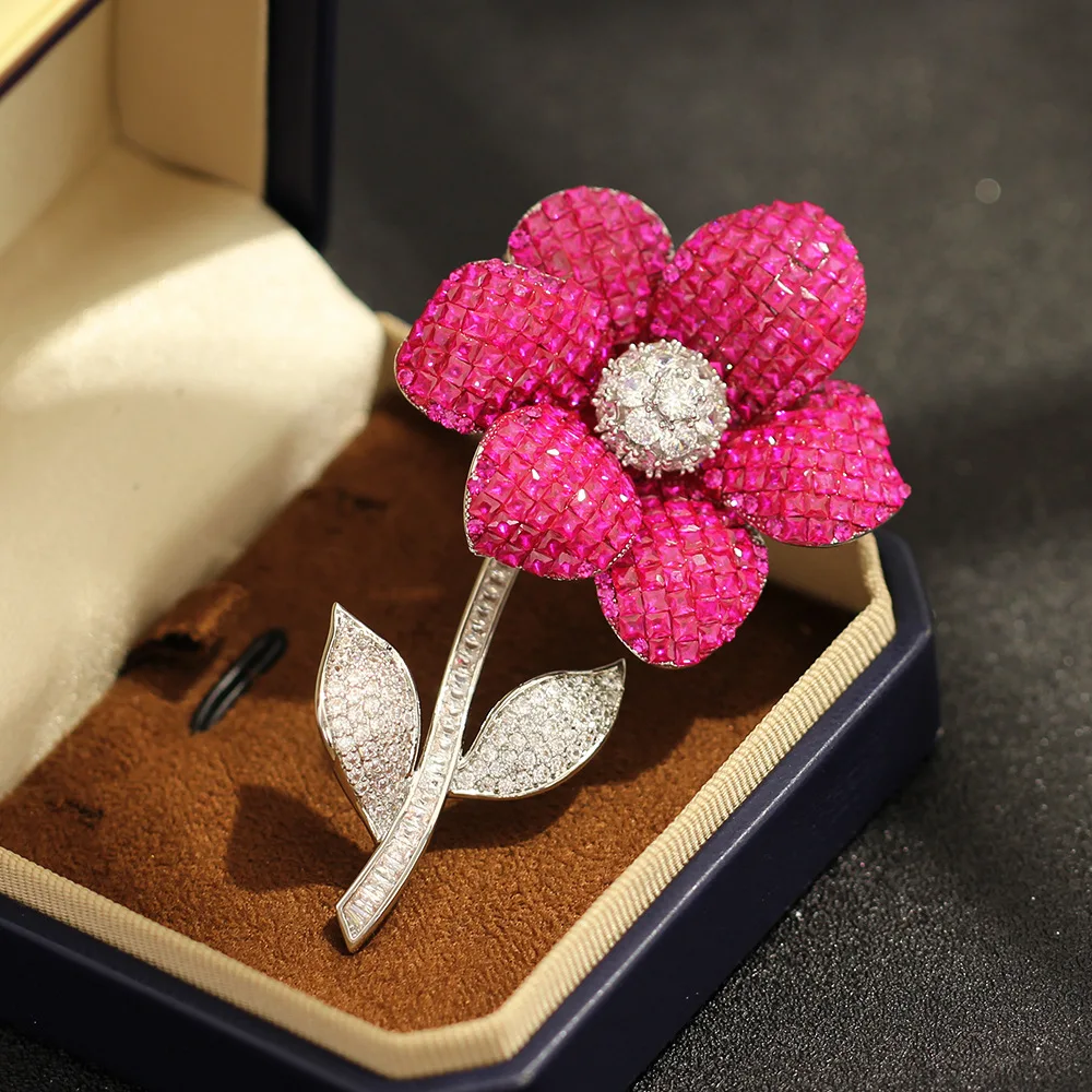 Luxury Heavy Industry Unfamed Red Crystal Flower Brooch High End Exaggerated Elegant Bouquet Jewelry Pin Women's Accessory - Image 3